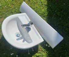 Ceramic sink and pedestal