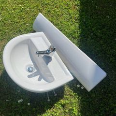 Ceramic sink and pedestal