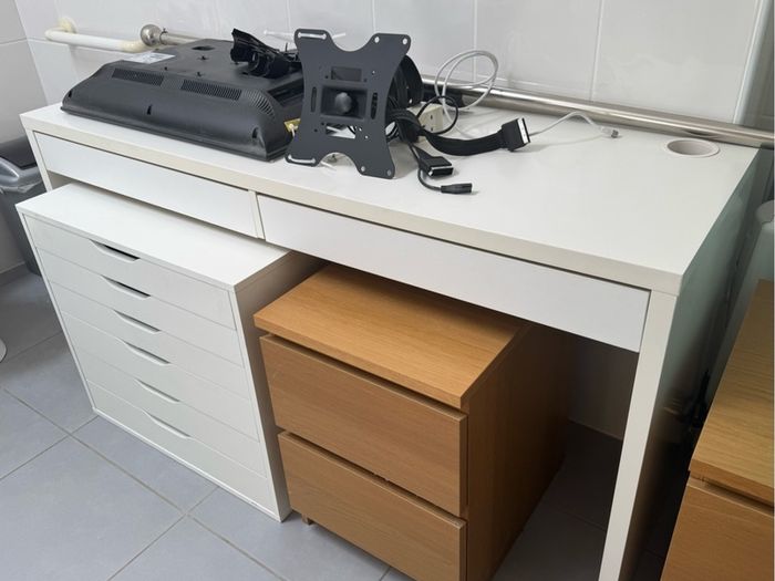 White Desk & Drawers