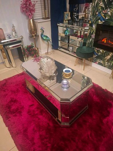 Mirrored livingroom furniture