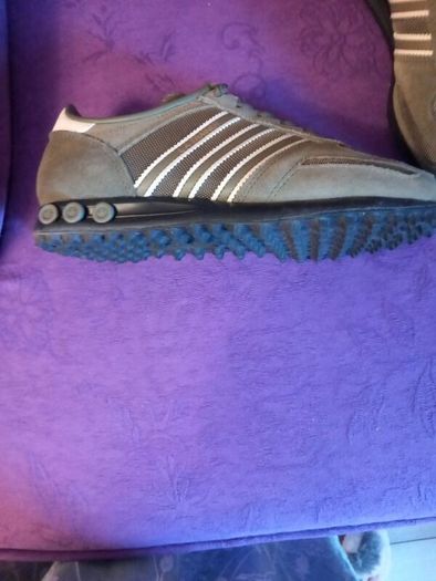 addias kaki runners in excellent condition worn once