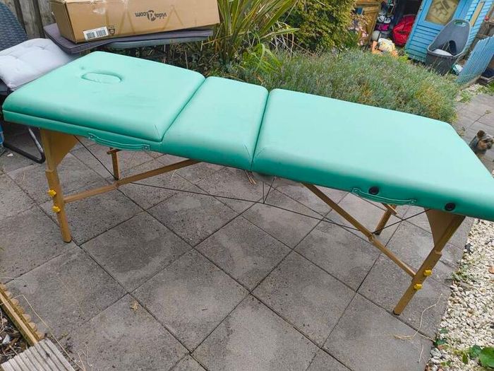 massage table