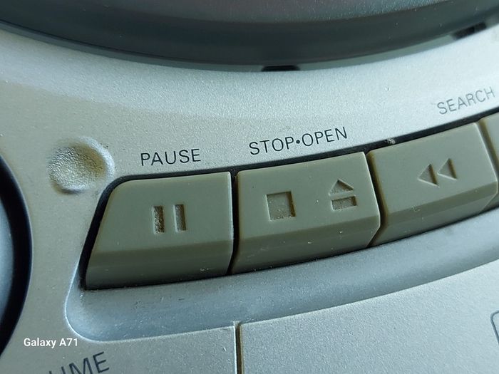 PHILIPS CD Radio Cassette Recorder, Model AZ1120,  in excellent cosmetic condition