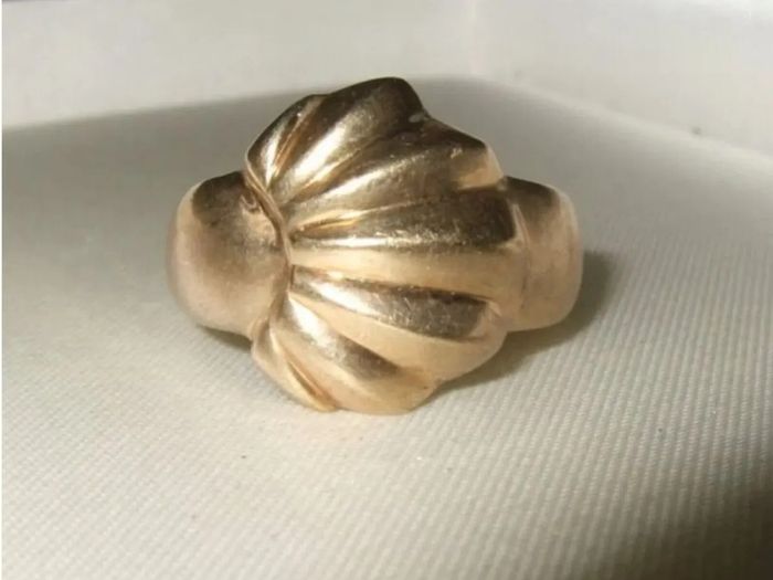 Vintage Hallmarked 9ct Gold 'Oyster' Ring