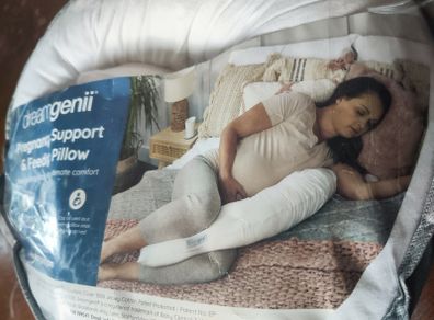 Dreamgenii Pregnancy Feeding Pillow Perfect Condition Used Once