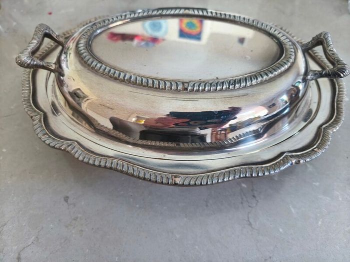 F.B.Rogers Silverware vegetable dish with lid