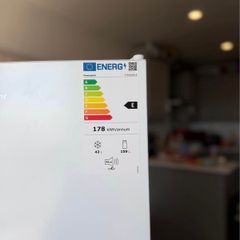 Powerpoint Fridge Freezer  Excellent Condition