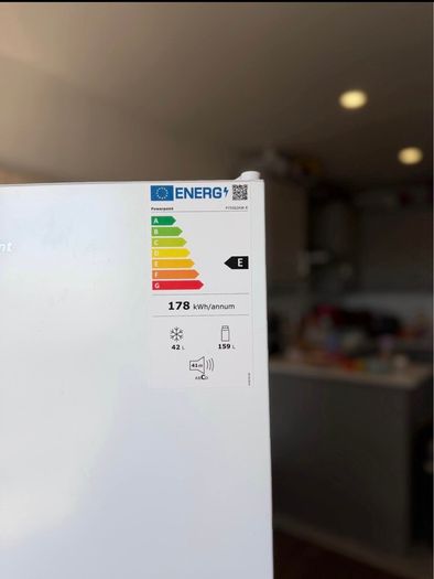 Powerpoint Fridge Freezer  Excellent Condition