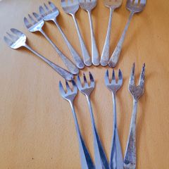 7 EPNS Sheffield,  1 silver plated & 3  Inox France cocktail, appetizer forks