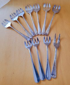 7 EPNS Sheffield,  1 silver plated & 3  Inox France cocktail, appetizer forks