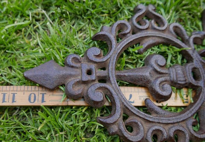 Antique Victorian cast iron wall mounted bird bath bird feeder