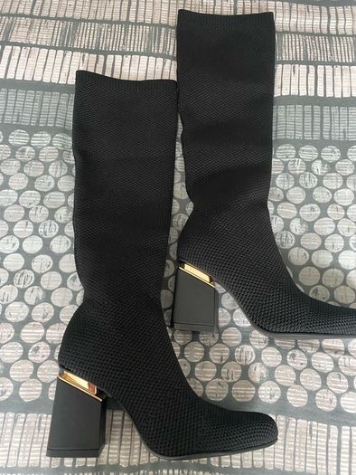 Size 4 knitted knee high Boots