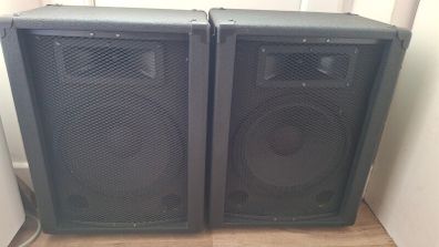 2 speakers home studio or live monitors