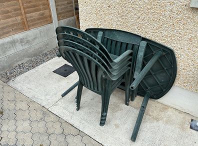 Outdoor Table & Chairs