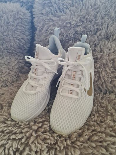 Fitness shoes Nike Air Max Bella TR2, UK3.5, EUR 36.5, 23 CM