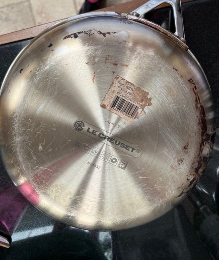 Le Creuset 24cm frying pan