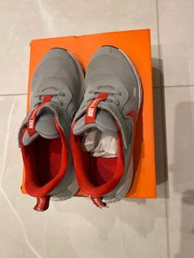 Nike revolution
