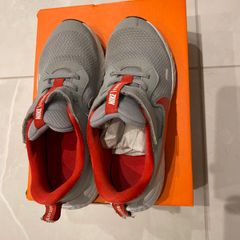 Nike revolution