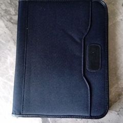 Zipped organiser