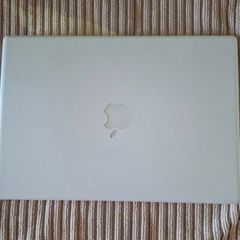 Apple laptop
