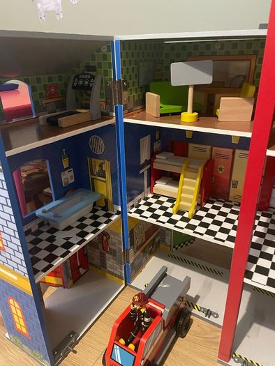 KidKraft Everyday Heroes wooden play set Police and Fire Station Excellent Condition