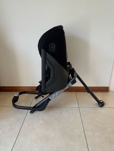 Axkid One ISOFIX rear facing car seat 0-7 years