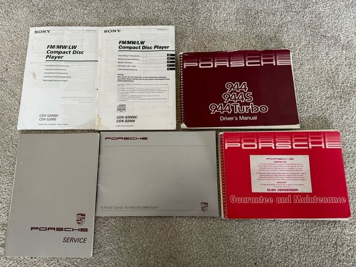 Porsche 944S