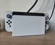 Nintendo Switch OLED + Zelda BOTW