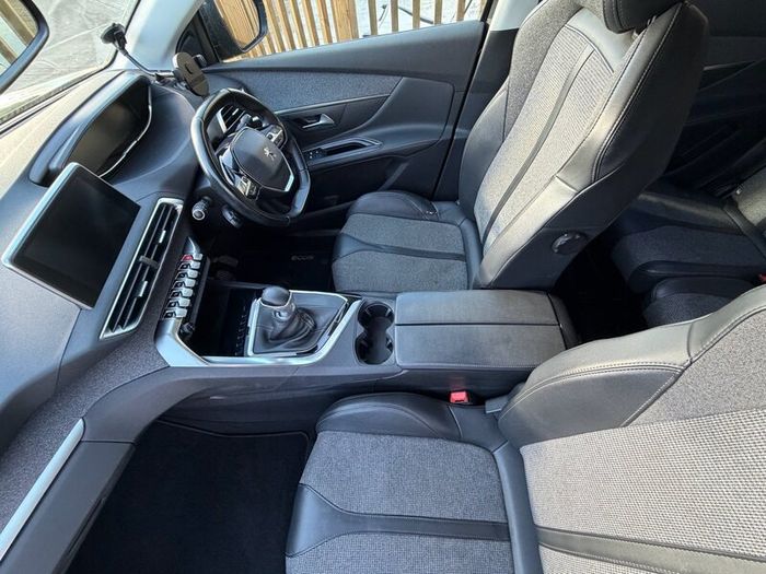 Peugeot 5008: Price Drop! 1k off! Only 110k km!