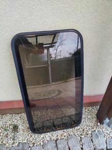Brown sierra sunroof glass