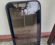 Brown sierra sunroof glass