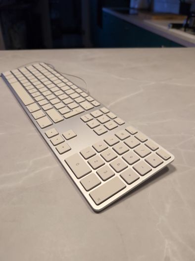 Apple Wired Keyboard (USB) A1243