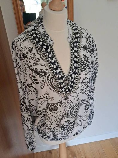 Monari Embellished Black/White Top Size 40 L
