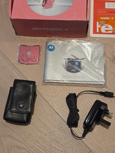 Motorola V3 Pink new since 2004