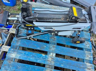 Hydraulic log splitter