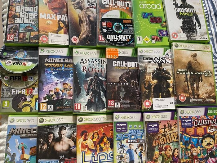 Xbox 360 Slim Bundle 5 Wireless Controllers, Kinect and 20+ Games