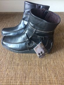New Camel Active  Fits size 6.5 to 7 black ladies ankle  boots