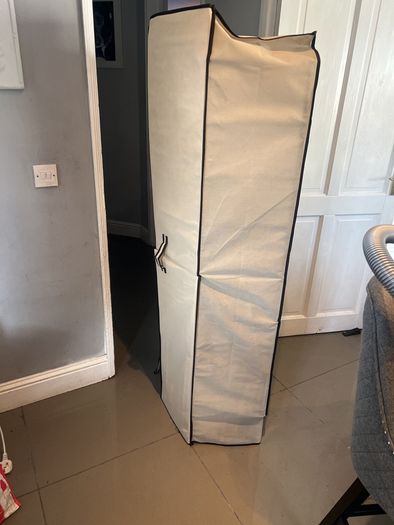 Shoe storage cabinet