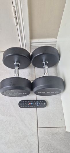 brand new 2x22.5kilo dumbbell weight set
