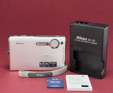 Nikon Coolpix S5 Digital Camera CCD sensor