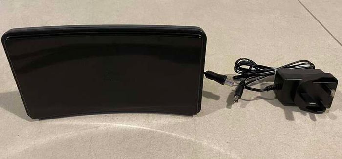 Toshiba 32 inch Smart TV, Antenna + Stand