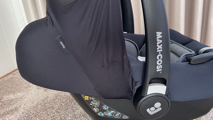 Like-New Maxi-Cosi TINCA Car Seat in Black & Grey & universal ISOFIX Maxi-Cosi FamilyFix2 for Preemie, Newborn, Baby, Toddler - 2 Piece Bundle