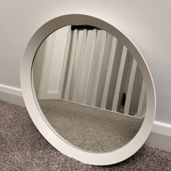 Round mirror