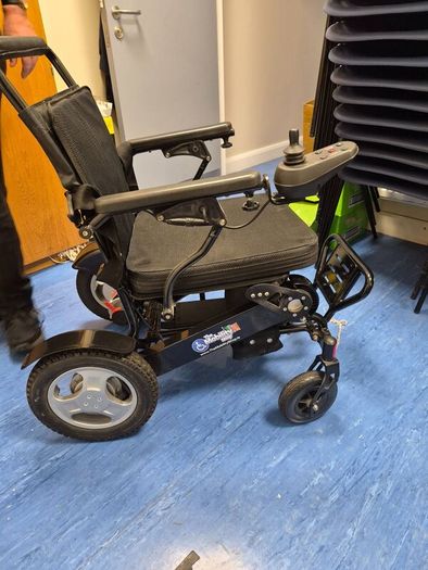 Electric wheelchair