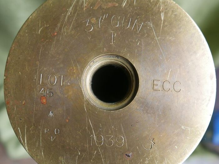 Vintage Large WW2 Brass round shell. 37inch Gun Round. Marked 1939. (67.5cm in length)
