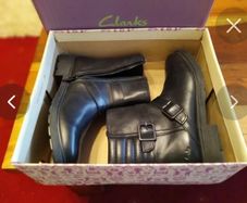 Clarks Ines Dot jnr Black leather Girls boots 33 New with tags