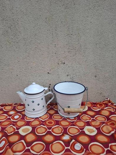 enamel tea pot and bucket postage possible