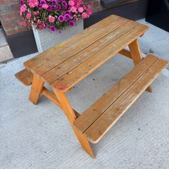 Kid's picnic table