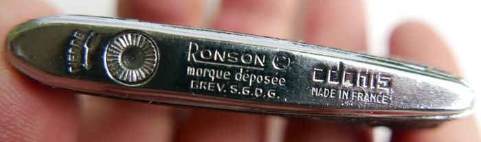 Vintage Ronson Varaflame Leather mid-60s
