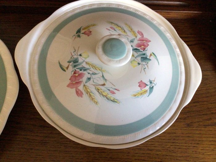 Alfred Meakin 1950s Harvest Bouquet Tableware Serving platters 2 Tureens and Gravy Boat